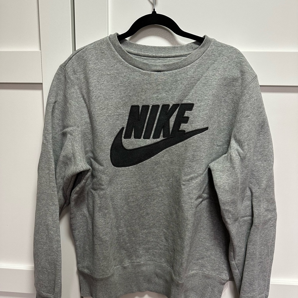 Nike Men’s Gray Club Fleece Crew Sweatshirt